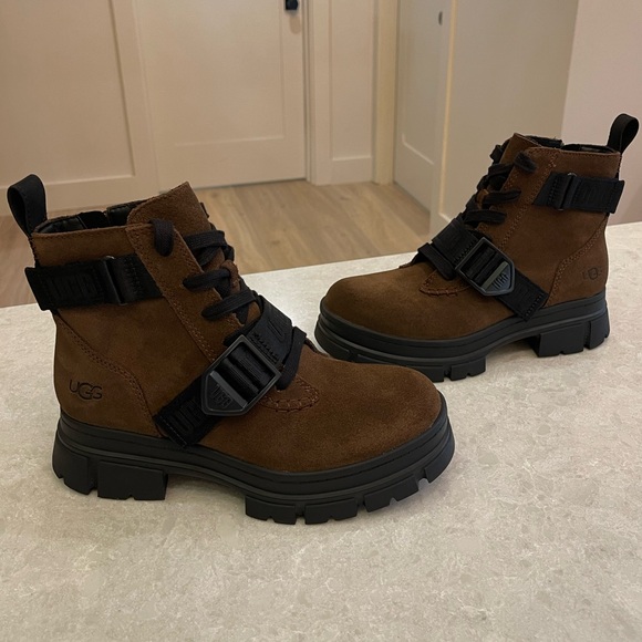 UGG Ashton Lace-up Waterproof Suede Boot In Size 6.5 - Picture 5 of 14